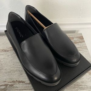 VIONIC KENSLEY LOAFER